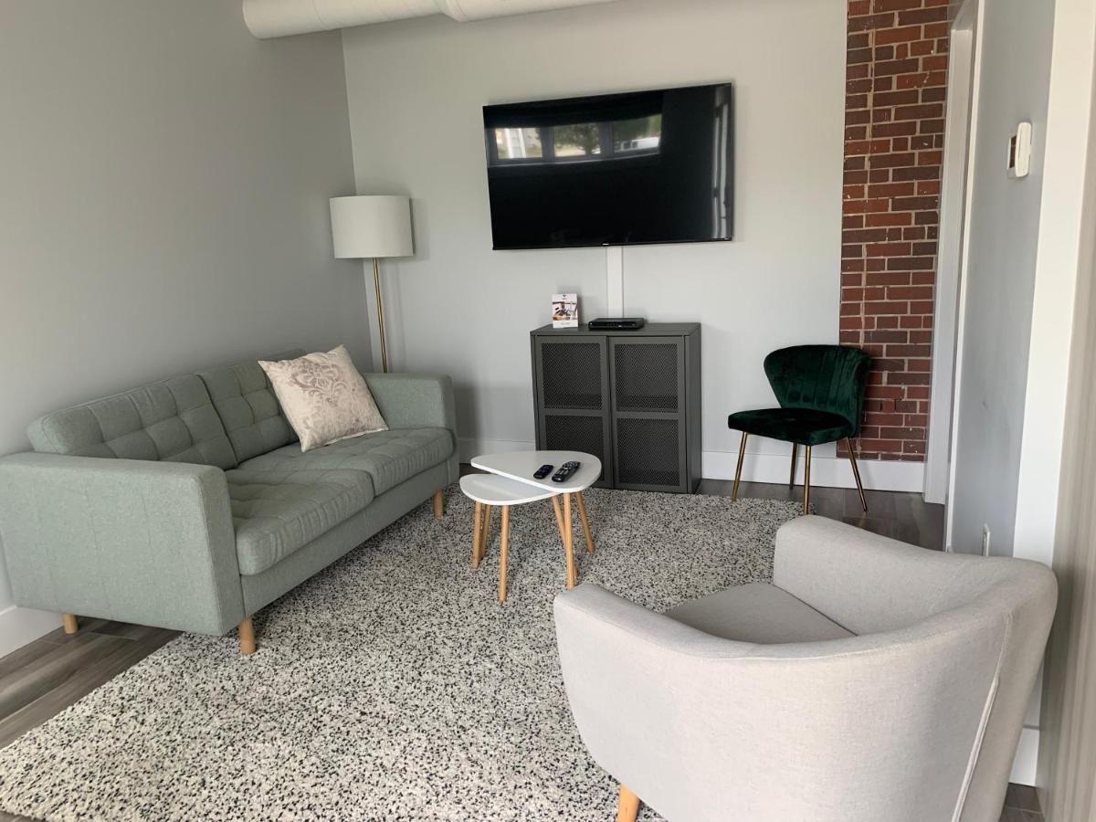 Station 1 - Suites Boutique Hotel Moncton Extérieur photo