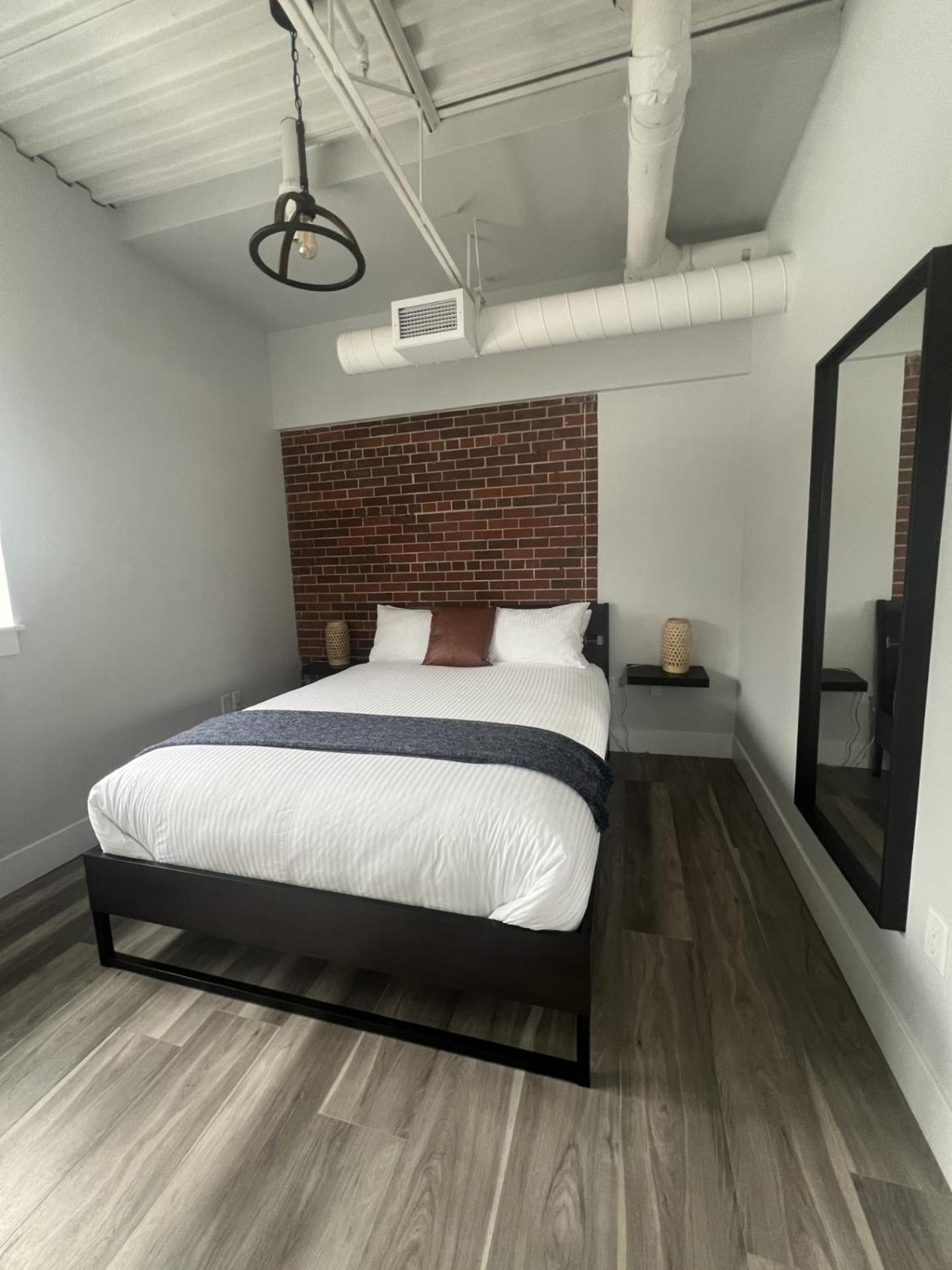 Station 1 - Suites Boutique Hotel Moncton Extérieur photo